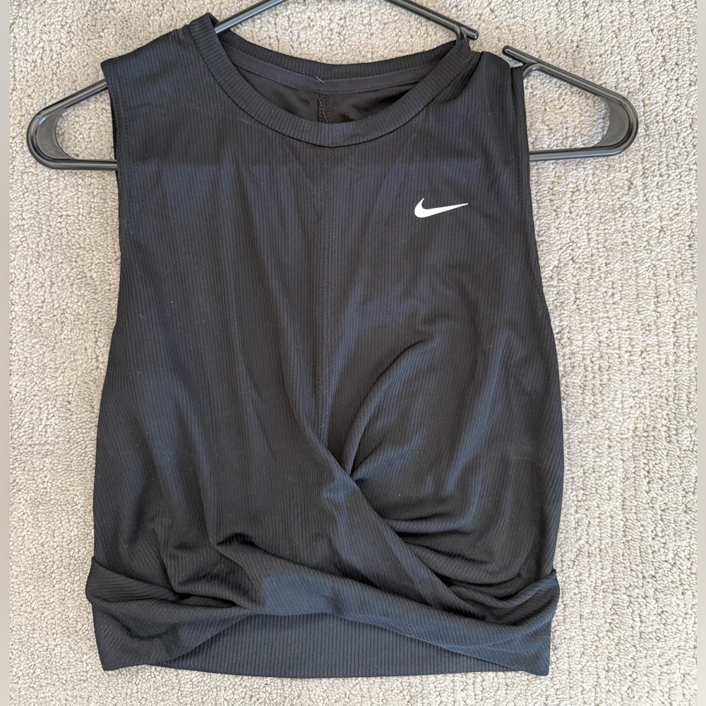 Nike Black Cropped Tank NWT